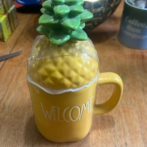 NWT Rae Dunn WELCOME Mug with PINEAPPLE topper